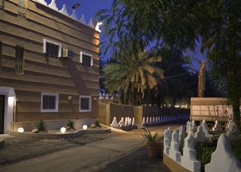 مزرعة بمناظر خلابة وجلسة خارجية 