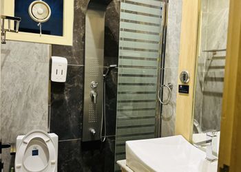 استديو بأثاث مريح وبسيط 