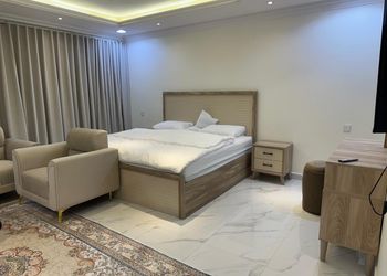 شقة بغرفتين نوم وأثاث مريح