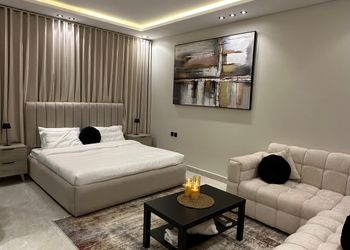 استديو بسرير ماستر وجلسة جانبية 