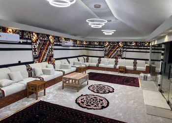 استراحة بمجلس وفناء خارجي 