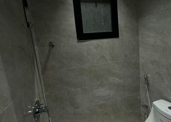 استديو بسرير ماستر  وبأثاث بسيط 