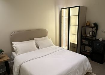 شقة بغرفة نوم وصالة أنيقة