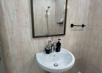 استديو بأثاث مريح وبسيط 
