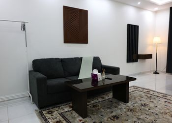 استديو بسرير ماستر وجلسه جانبيه