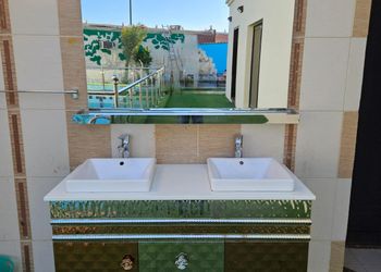 استراحة بمسطح اخضر وجلسه خارجيه