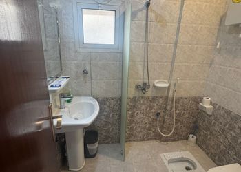 شقة بغرفة معيشة وغرفتين نوم 