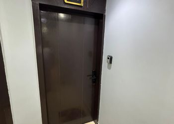 استديو بأثاث مريح وبسيط 