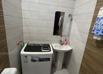 شقة بغرفة معيشة وغرفتين نوم 