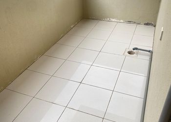 شقة بغرفتين نوم وأثاث مريح