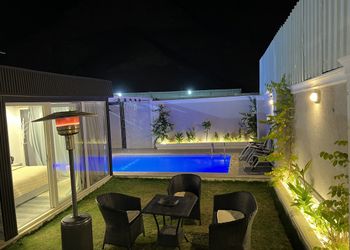 شاليه بمسبح خارجي واسطبل خيل 