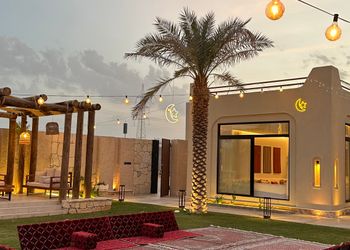 شاليه بمجلسين وألعاب اطفال 