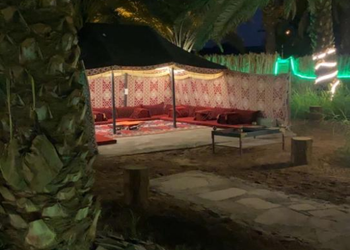 استراحه بمسطحات خضراء وغرف نوم