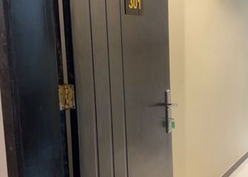استديو بسرير ماستر وجلسة 