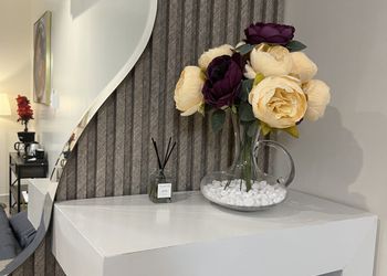 استديو بأثاث مريح وبسيط 
