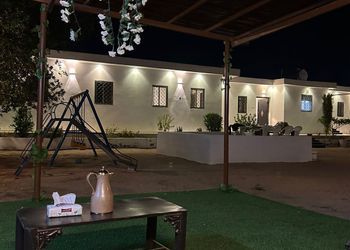 استراحة بمجالس وجلسة خارجية