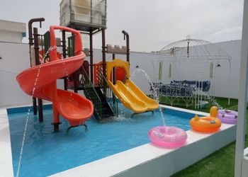 شاليه بألعاب مائيه ومسبح خارجي