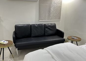 استديو بسرير ماستر وجلسة جانبية 