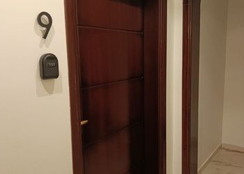 استديو بألوان مريحة وأثاث راقي