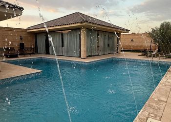 استراحة بمسطح اخضر ومجالس