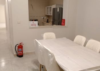 شاليه بصالة جلوس وإطلالة مميزة 