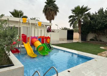 شاليه بصالة جلوس ومسبح 