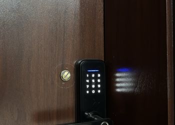 استديو هادئ بدخول ذاتي 