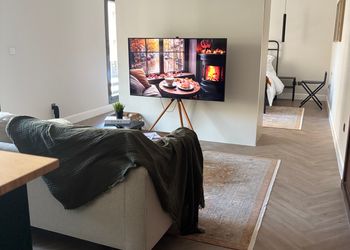 استديو بتصميم أنيق وسرير مريح