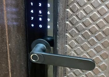 استديو بسرير ماستر وجلسة جانبية