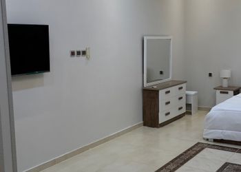 استديو بسرير ماستر وجلسة جانبية