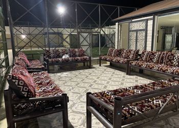 استراحة بجلسة خارجية ومسبح داخلي