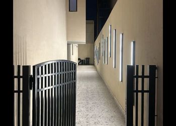 شقة بصالة أنيقة ودخول ذاتي