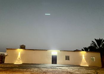 شقة بصالة وغرفتين نوم 