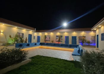  استراحة بمسطح اخضر وجلسة 