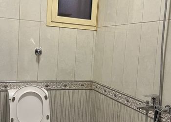 شقة بغرفتين نوم وصالة 