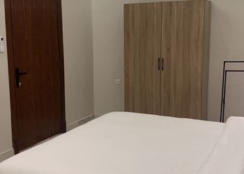 شقة بصالة انيقة وغرفة نوم