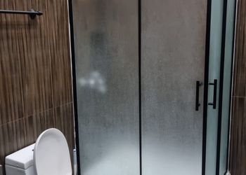 شاليه بمسطح اخضر وجلسة خارجية 