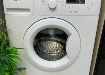 استديو بسرير ماستر وجلسة جانبية 