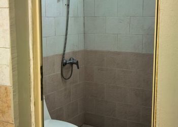 استديو بأثاث مريح وبسيط 