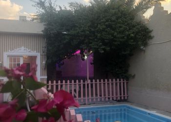 شالية بمجالس وفناء خارجي 