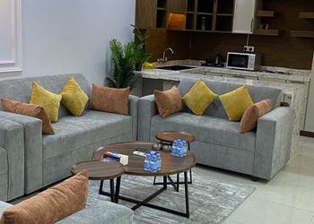 شالية بمجلس مطل على المسبح 