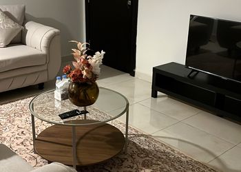 شقة بغرفة معيشة وغرفة نوم 