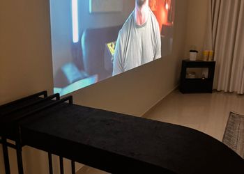 شقة سينمائية بدخول ذاتي