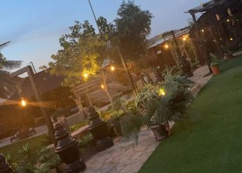 مزرعة بمسطح اخضر وجلسات خارجية 