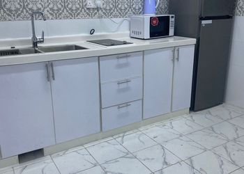 شقة بغرفتين نوم وأثاث هادئ