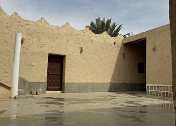 مزرعة بفيلا تراثية مودرن و إسطبل