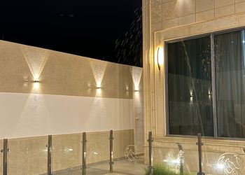 شاليه بجلسة خارجية ومسبح 