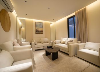 شقة بغرفتين نوم ومجلس وصالة