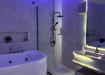 استراحة بغرفة نوم مطلة على المسبح