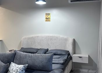 استديو بسرير ماستر وأثاث مريح 